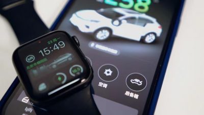 趁老板不在家，我们用 Apple Watch 开走了他的车