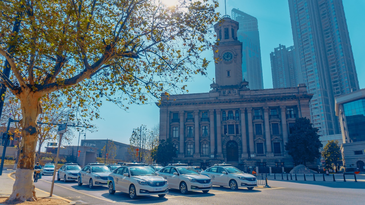 元戎启行携手东风批量下线无人车