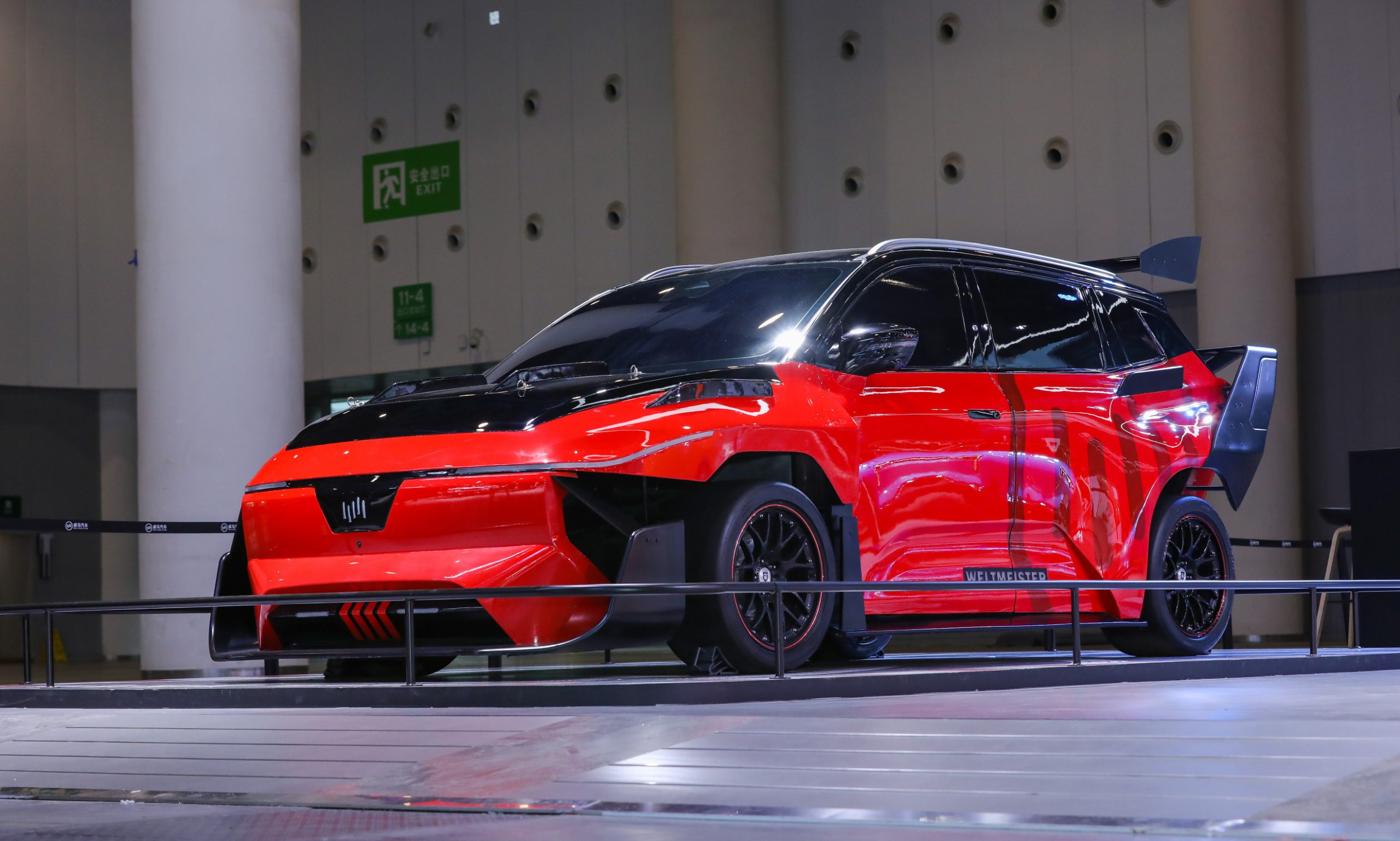 2021成都车展|零百加速1.8秒“威马冠军”、全新威马W6 520km ACE极智版亮相