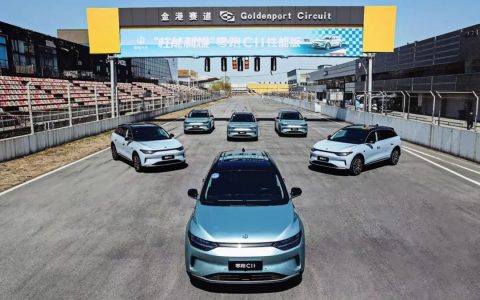 零跑 C11 性能版，进入 4 秒俱乐部的最便宜入场券