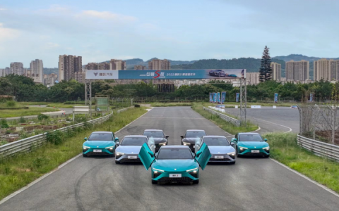 尽情S放 2022哪吒S赛道嘉年华来袭