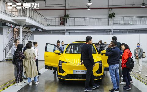 造车新势力出海一哥 海外记者团参观爱驰上海研发总部