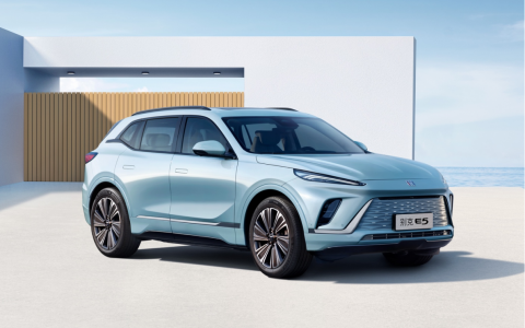 原生纯电，越级体验。别克品牌将推出首款奥特能平台量产大五座SUV ——Electra E5