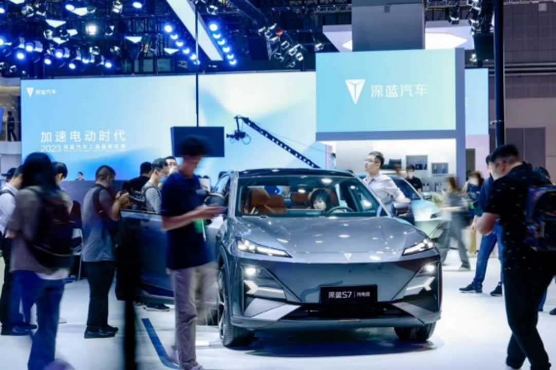 屏幕装在遮阳板？探馆深蓝首款SUV—深蓝S7