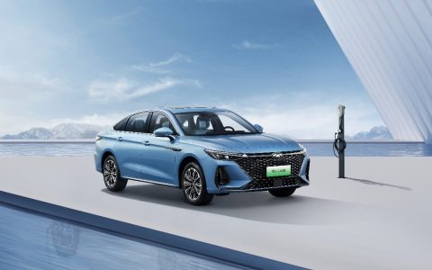 百公里馈电油耗4.2L，风云A8 127长续航版13万元起开启预售