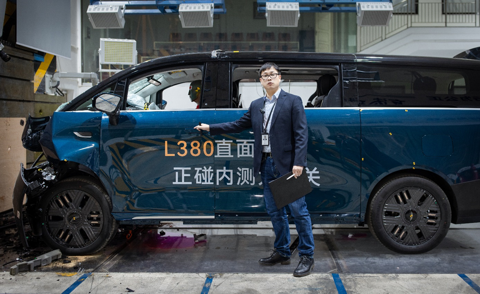 31 项现场即时检测点全线通过，LEVC L380 顺利通过正碰内测闯关