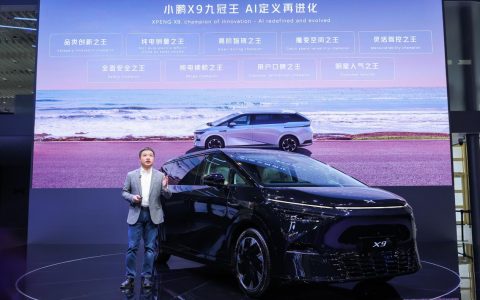 AI定义再进化，“九冠王”小鹏X9领街亮相北京车展