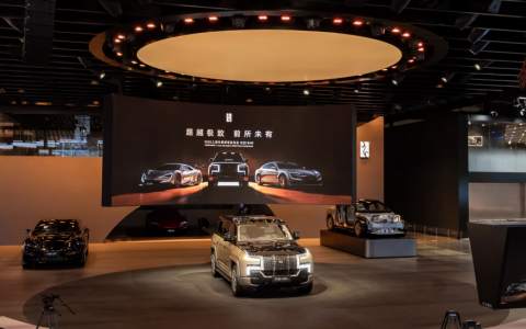 仰望新车U8L亮相上海车展 U7、U8、U9高端产品矩阵持续丰富