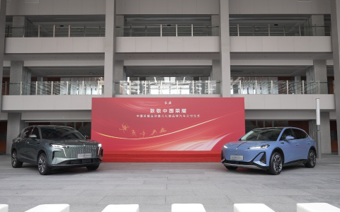 冠军夫妇体验红旗座驾领略中式豪华硬核实力